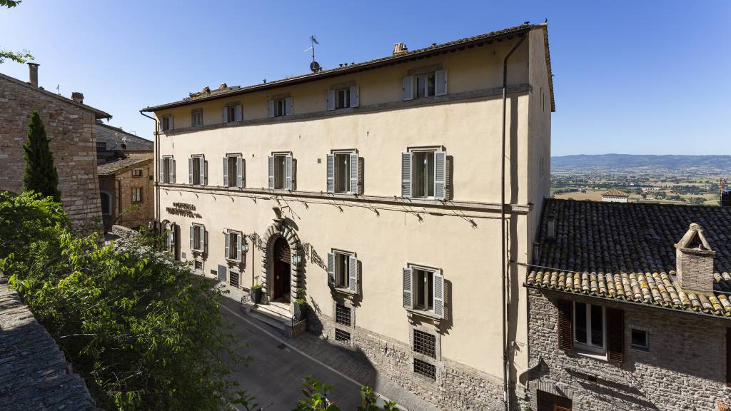 Fontebella-Palace-Hotel-Assisi-art-surroundings
