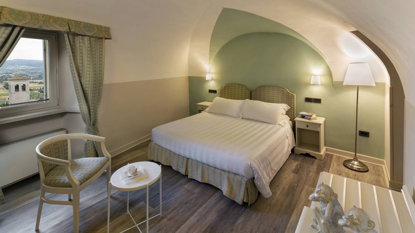 Fontebella-Palace-Hotel-Assisi-superior-suite-panoramic-view-401dblsupdvDONI2682